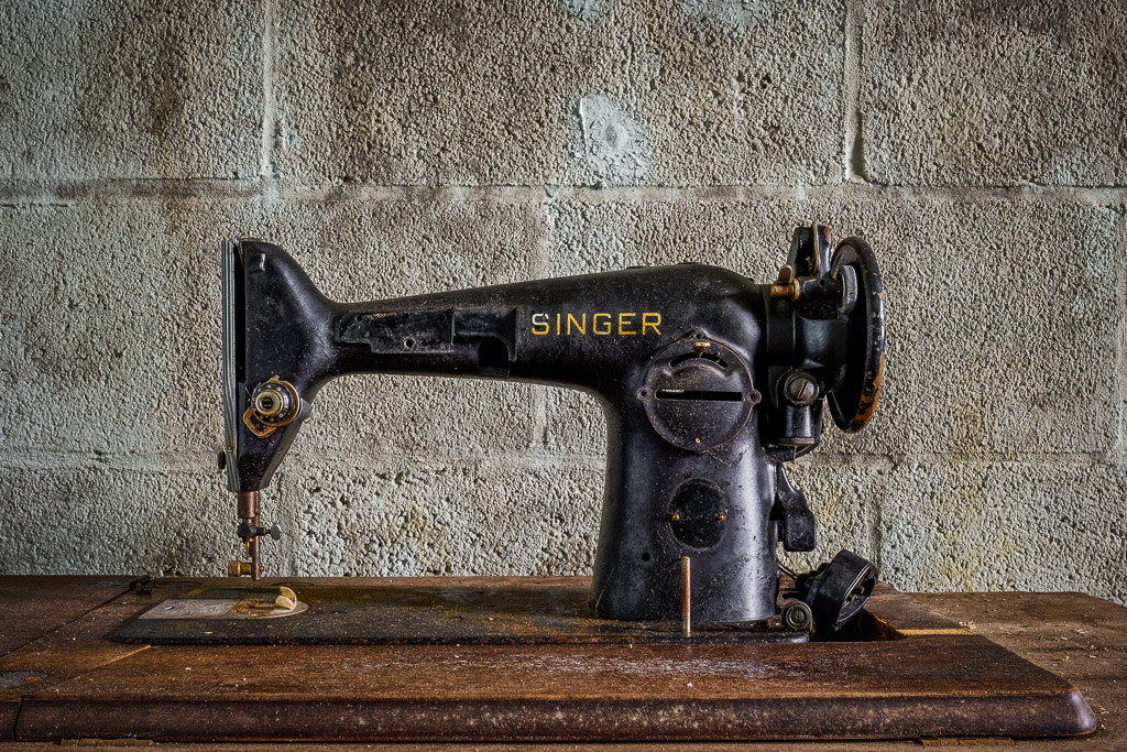 Bit of a return to Embersville.... more documentary than art today, but that's okay too.  I kept low mostly, and played tunnel rat in the miles of steam and staff tunnels.

home: http://www.entropicremnants.com
blog: http://blog.entropicremnants.com