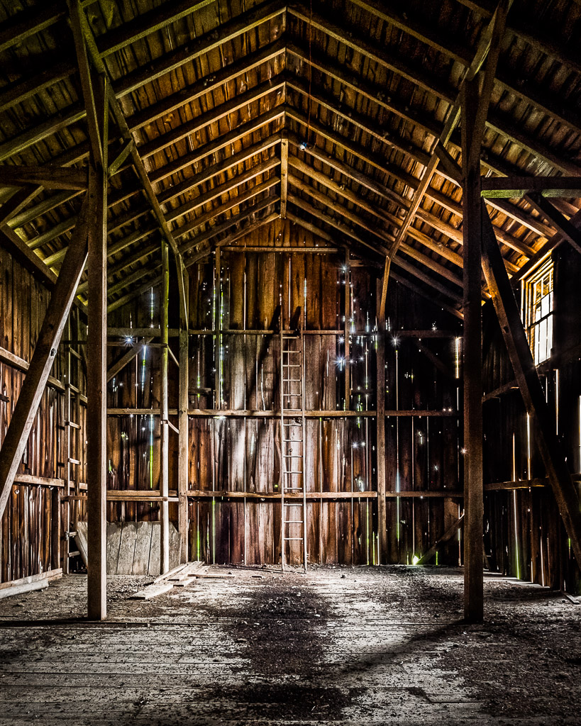 An artist friend of mine (Katee Boyle-Mojica) got me an invite to go photograph some scenes at a farm that was established in the 18th century.  Although it's no longer a farm, lots of little scenes are here and there.  Some of my photos didn't work out, but I had a great time with the owner, Peter.