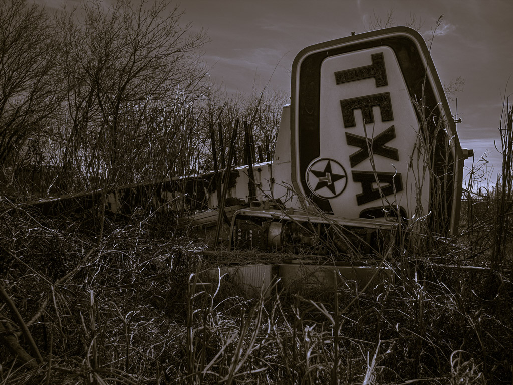 In an out-of-the way corner of Bowie, Texas is a gas station that surprises me it even existed.  From the pricing, it likely stopped operating in the 1980's.

Snapshots from my Texas travels for my new job.

home: http://www.entropicremnants.com
blog: http://blog.entropicremnants.com
youtube: http://www.youtube.com/entropicremnants