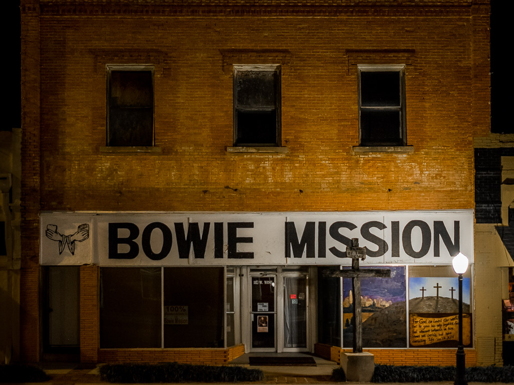 I am staying in the town of Bowie (Prounounced BOO-wee -- not a long O sound).  Population around 5000 or so.

Sam Houston?  Huge town.  Stephen Ausin?  Big city named after him. Poor Jim Bowie... this little town is all he has.

Snapshots from my Texas travels for my new job.

home: http://www.entropicremnants.com
blog: http://blog.entropicremnants.com
youtube: http://www.youtube.com/entropicremnants